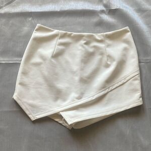 Layered White Wrap Skort Small US size 4